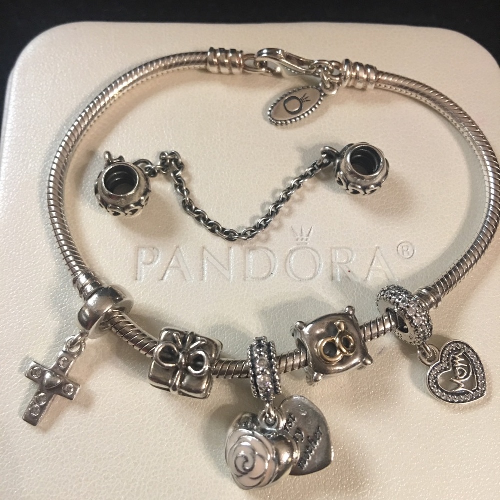 🌷 SOLD 🌷 Authentic Pandora Bracelet & Charms